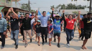 Em Anori, Wilson faz caminhada e fala de avanços em obras e na produção rural