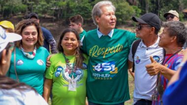 Comunidades precisam ser libertas do isolamento, diz Arthur, em visita ao Livramento