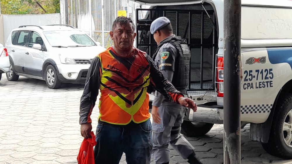 Você está visualizando atualmente Vagabundo se veste de mototaxista e estupra adolescente na zona leste de Manaus