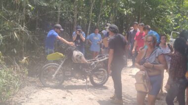 Moto encosta em fio de alta tensão e adolescente morre eletrocutada em Manaus