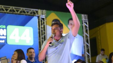Wilson tem 38% dos votos válidos na última pesquisa Ipec antes do 1º turno