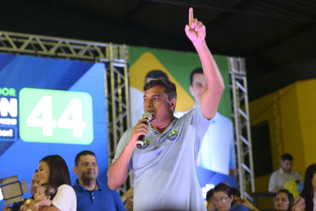 No momento, você está visualizando Wilson tem 38% dos votos válidos na última pesquisa Ipec antes do 1º turno