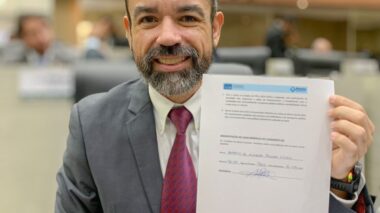 Vereador Peixoto assina a Carta Compromisso com a Mobilidade Sustentável