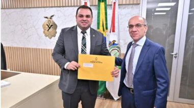 Presidente da Aleam, deputado Roberto Cidade recebe anteprojeto de lei que cria programa de residência jurídica e contábil no TCE-AM