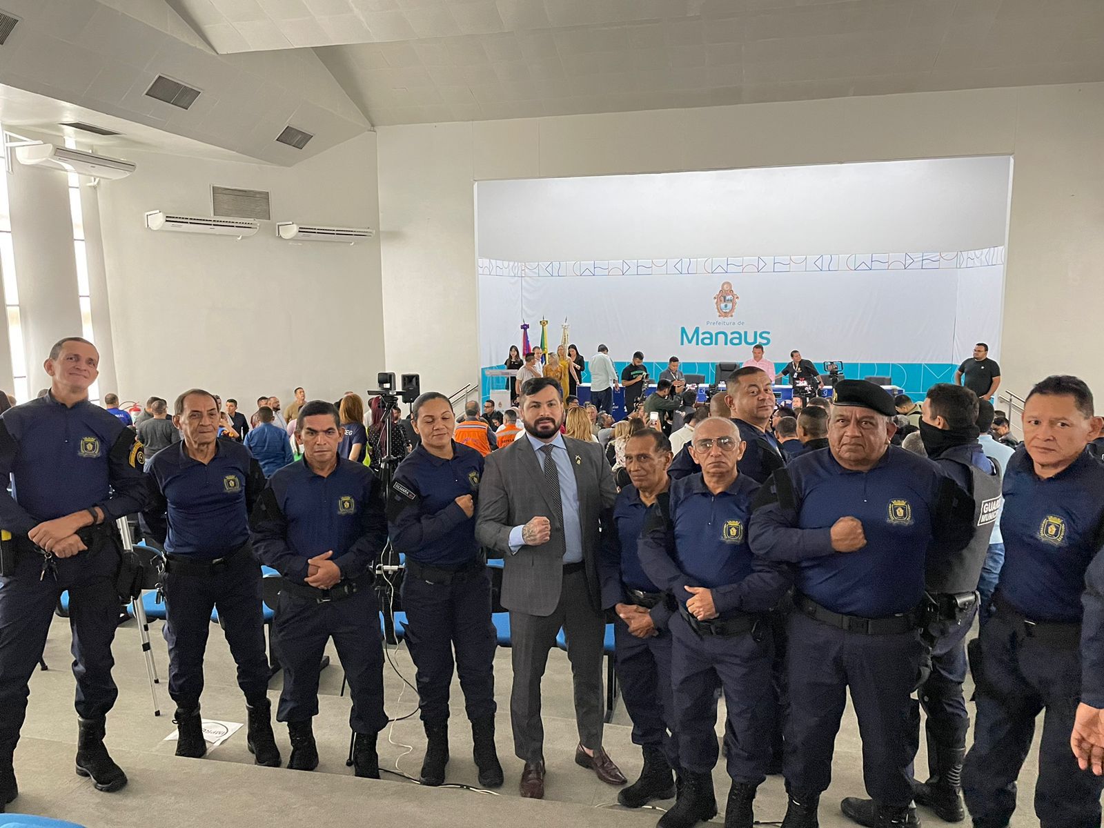 Você está visualizando atualmente Após contribuição de Capitão Carpê, Guarda Municipal de Manaus recebe primeiras armas de fogo e novos equipamentos