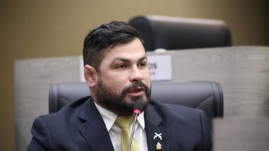 ‘Se me trouxerem, vou rasgar’ diz vereador Capitão Carpê sobre lista em apoio à reeleição de David Reis na presidência da CMM