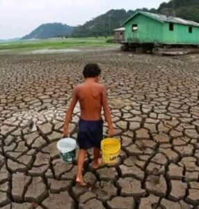 Leia mais sobre o artigo SECA HISTÓRICA: Rio some com a seca em Tefé e deixa mais de três mil famílias isoladas.