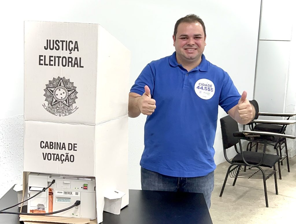 No momento, você está visualizando Roberto Cidade bate recorde de votos para deputado estadual e puxa maior bancada do união brasil, com seis deputados ￼