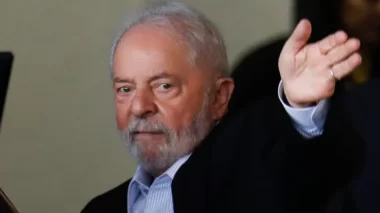 ‘Mercado fica nervoso à toa’, diz Lula sobre queda da bolsa