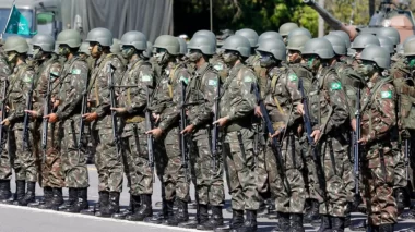 PT debate mudar artigo 142 para restringir poder dos militares