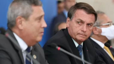 Bolsonaro recebe Braga Netto e militares das Forças Armadas