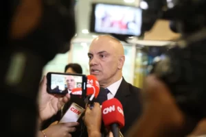 Leia mais sobre o artigo Moraes define multa de R$ 100 mil/hora a quem bloquear vias