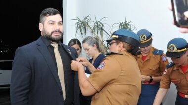 Em solenidade do Corpo de Bombeiros Militar, vereador Capitão Carpê é agraciado com Medalha Dom Pedro II