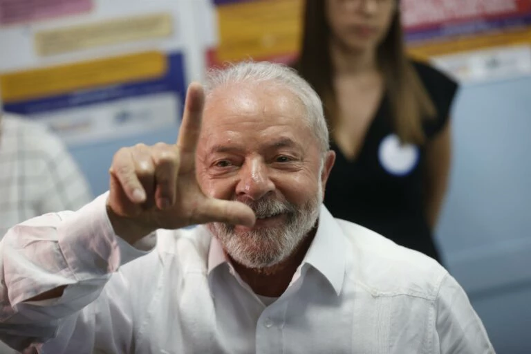 Você está visualizando atualmente Lula vai tirar R$ 4 bilhões dos trabalhadores com novo imposto