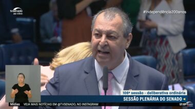 Senador manda general se dar ao respeito