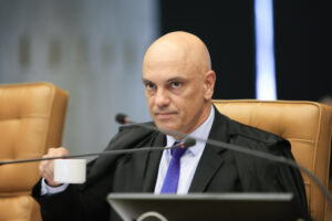 Leia mais sobre o artigo Deputado do PT propõe bustos de Alexandre de Moraes em praças