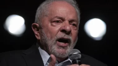 Lula acusa Bolsonaro de “humilhar” as Forças Armadas