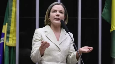 Pressão por nome de ministros é ansiedade do mercado, diz Gleisi