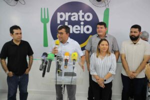 Leia mais sobre o artigo Wilson Lima anuncia funcionamento de unidades do Prato Cheio neste sábado, véspera de Natal, com almoço gratuito