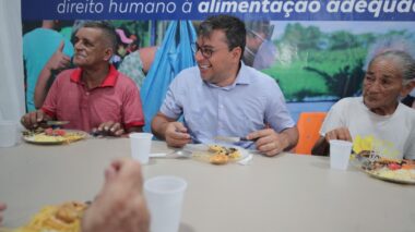 Com a população de Manacapuru, governador Wilson Lima celebra um ano do primeiro restaurante popular do interior