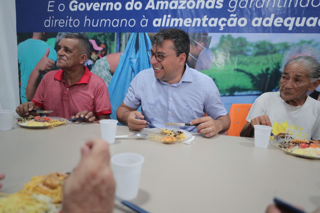 Você está visualizando atualmente Com a população de Manacapuru, governador Wilson Lima celebra um ano do primeiro restaurante popular do interior