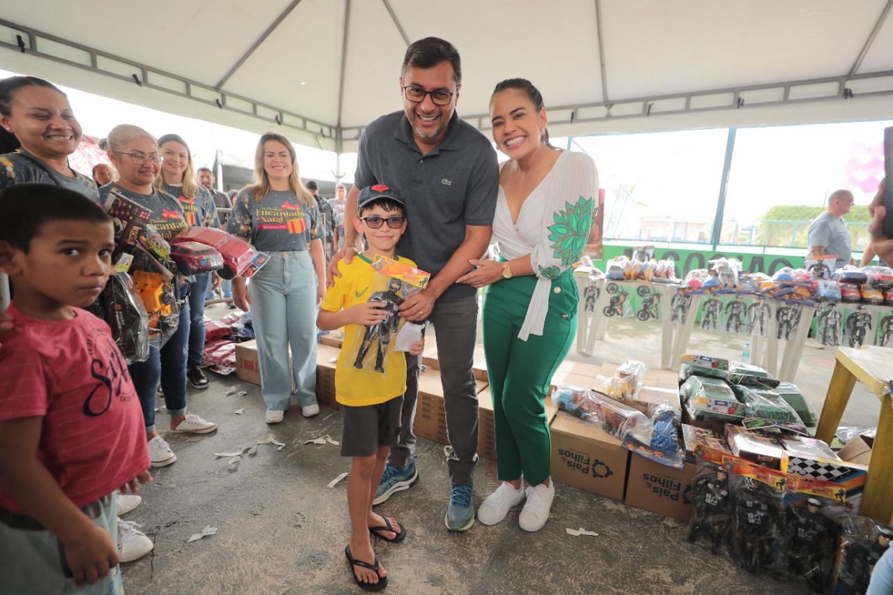 Você está visualizando atualmente Governador Wilson Lima dá início ao ‘Natal Itinerante’, que passará por bairros, instituições filantrópicas e municípios