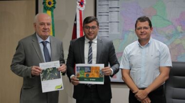 Wilson Lima assina ordem de serviço para Infraestrutura no bairro Colônia Antônio Aleixo