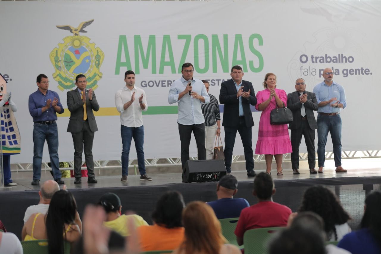No momento, você está visualizando Wilson Lima realiza pagamentos de indenizações do Prosamin+ a famílias da Comunidade da Sharp