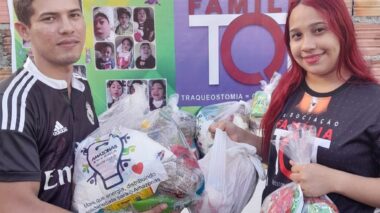 Por intermédio de Peixoto, associação de mães de crianças traqueostomizadas é beneficiadas com cestas básicas