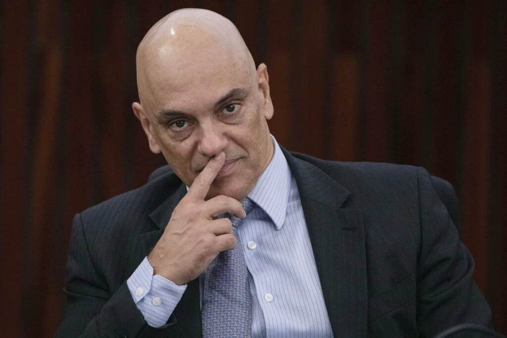 Você está visualizando atualmente TSE: Moraes libera contas de deputados bloqueados nas redes