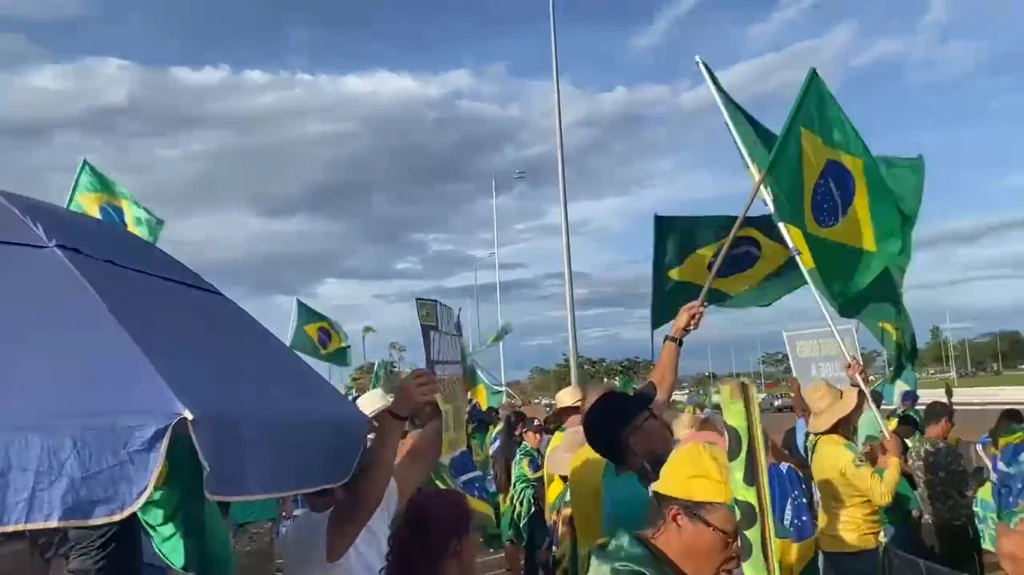 No momento, você está visualizando DF: Exército amplia área onde manifestantes estão acampados