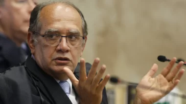 STF: Gilmar libera pagamento do Auxílio Brasil fora do teto