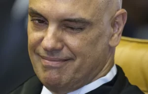 Leia mais sobre o artigo Moraes diz que pedido da sua prisão fere a Constituição