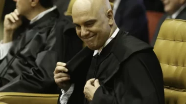 Moraes decide abrir investigação contra Bolsonaro; leia decisão