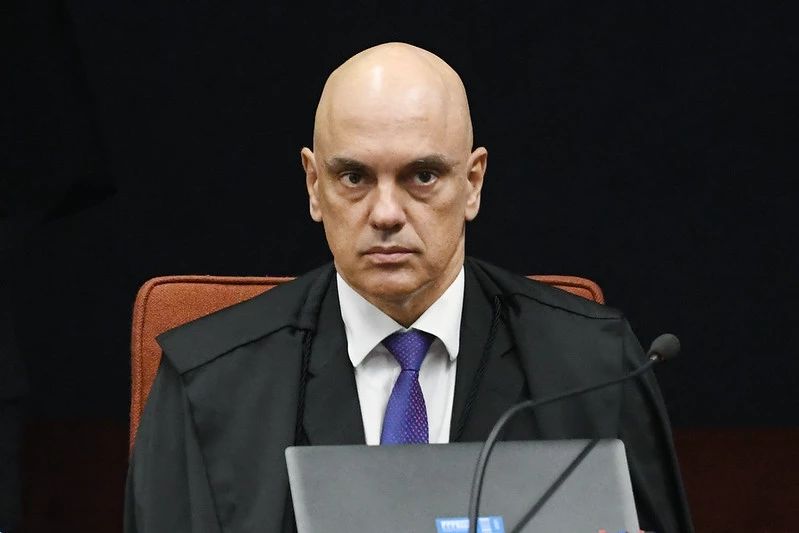 No momento, você está visualizando Moraes nega pedido que tentava suspender posse de deputados