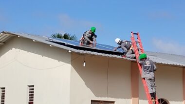 Com apoio de Peixoto, mais de 700 famílias da zona rural terão acesso à energia solar