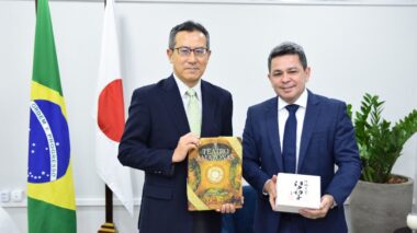 Vice-governador Tadeu de Souza recebe cônsul-geral do Japão para discutir projetos de desenvolvimento para o AM