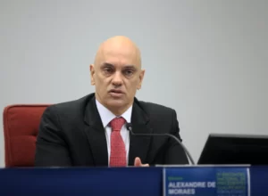 Leia mais sobre o artigo Após audiências, Moraes decide manter 942 presos por atos