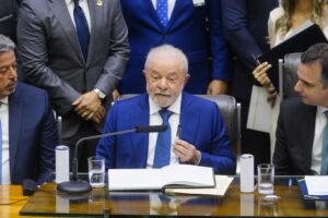 Leia mais sobre o artigo Lula assina decreto que altera política de armas de Bolsonaro