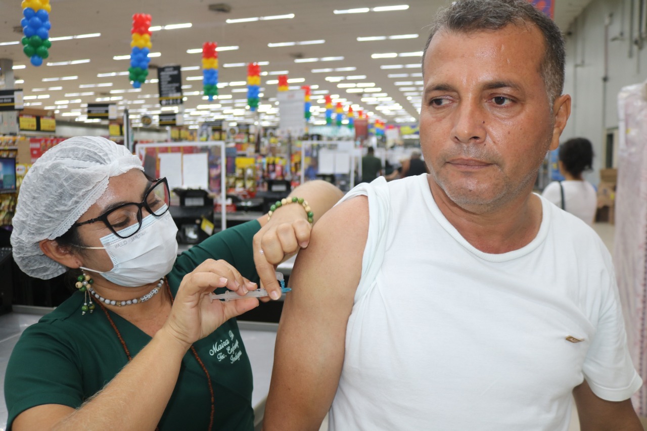 Você está visualizando atualmente Vacinação em supermercados atendeu a população em todas as regiões de Manaus nesta sexta-feira