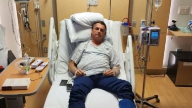 Bolsonaro terá de voltar ao Brasil para nova cirurgia, diz médico