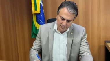Ministro da Educação anuncia reajuste de quase 15% no piso salarial dos professores