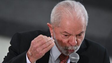 Lula culpa policiais por suicídio de reitor: “Polícia ignorante”