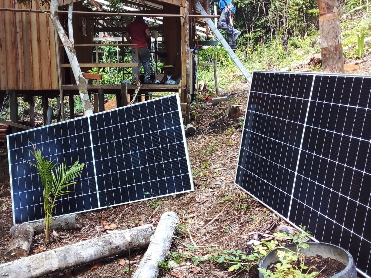 Você está visualizando atualmente Comunidade Coração de Maria é contemplada por programa de energia solar após ajuda de vereador Peixoto