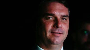 Flávio Bolsonaro confirma interesse em disputar prefeitura ano que vem