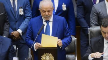 Lula recua e assina desoneração dos combustíveis por 60 dias