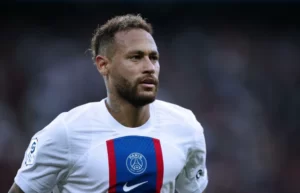 Leia mais sobre o artigo PSG informa que Neymar sofreu entorse no tornozelo direito