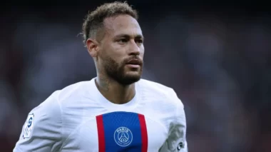 PSG informa que Neymar sofreu entorse no tornozelo direito