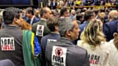 Deputados Federais do PL tomam posse com adesivo anti-Lula