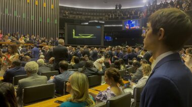 ‘Prometo honrar cada voto dado a mim pelos amazonenses’, diz Amom após ser empossado